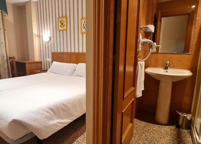 Hospederia Puerta De La Catedral 여관 *